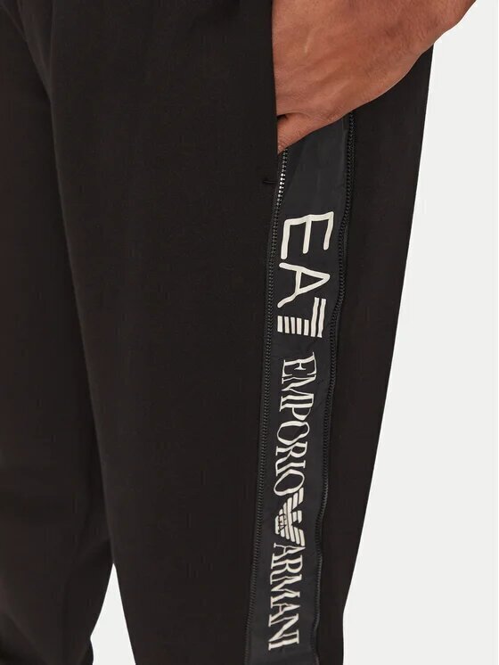 EMPORIO ARMANI EA7  Pantalone Tape Premium Zip Lat. Uomo |  JEK PIT