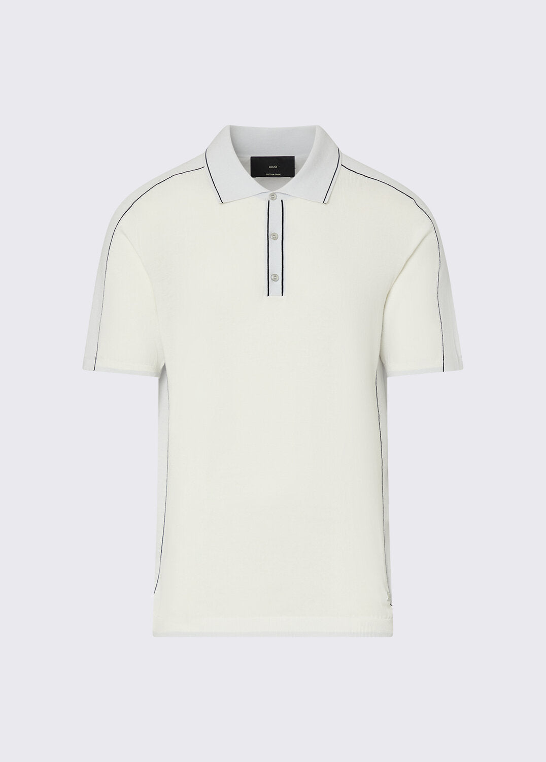 Polo LIU-JO in filo con collo contrasto, tessuto morbido e dettagli eleganti, visibile da davanti in immagine.