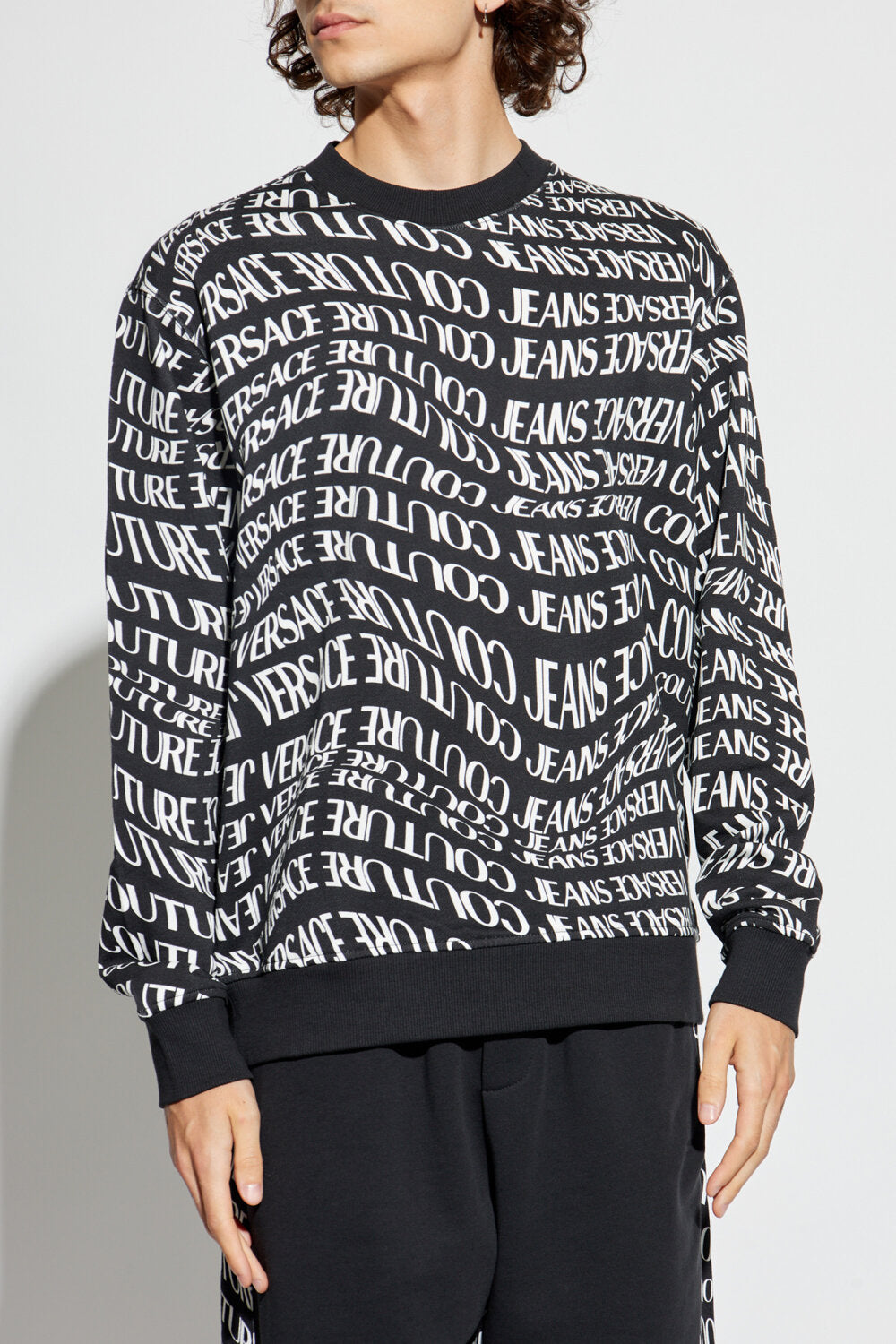 VERSACE JEANS  Felpa Giro Logo Allover New Liquify Uomo |  JEK PIT