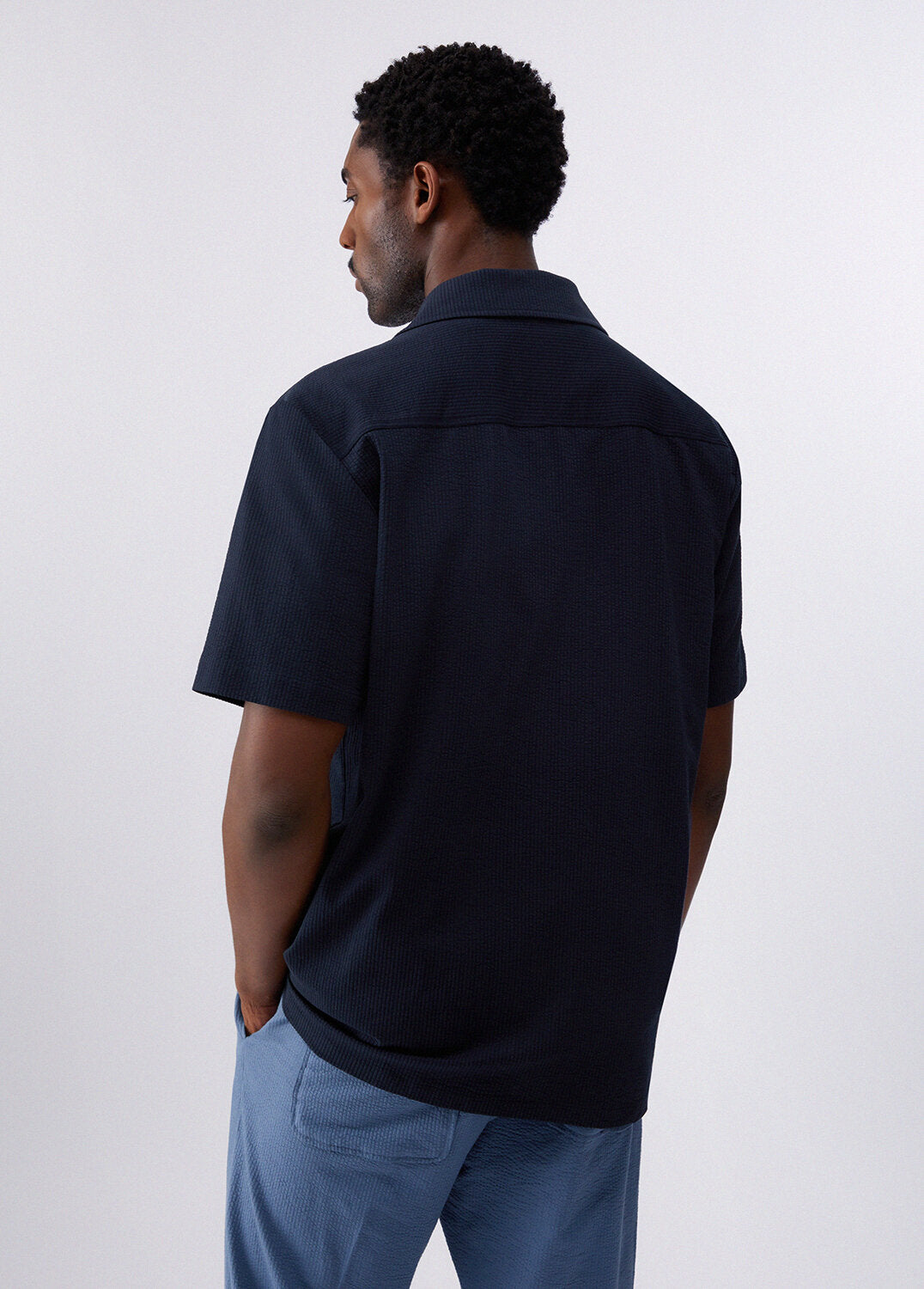 Camicia martellata LIU-JO Bowling Fit, stile casual con colletto classico e dettagli martellati, tessuto morbido e comodo.