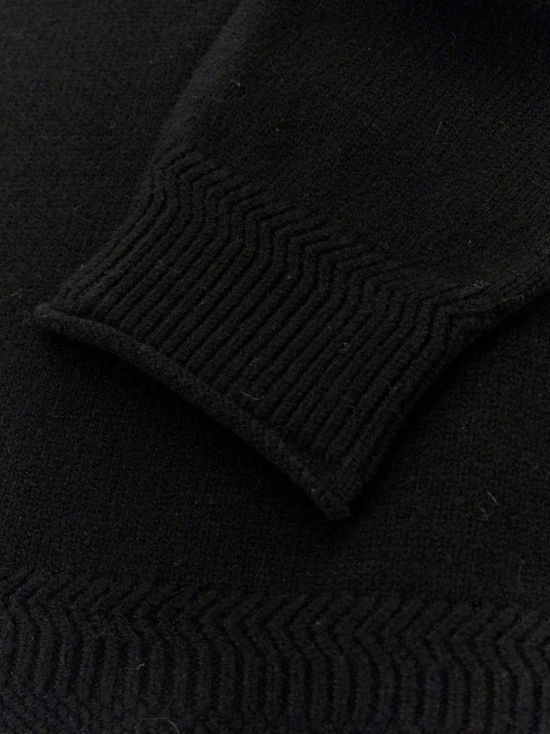 GUESS  Maglione Giro Embossed Logo Uomo |  JEK PIT