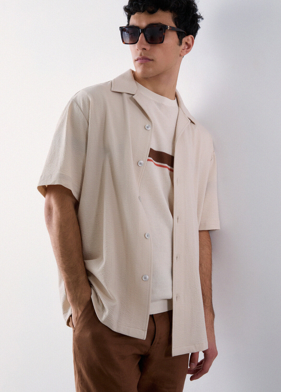 Camicie LIU-JO Bowling Fit con martellatura, dettaglio in tessuto elegante, maniche lunghe e collo classico.