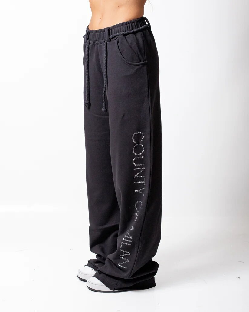 COUNTY OF MILAN - BURLON  Pantalone In Felpa Overs. Logo Brillant. Donna |  JEK PIT