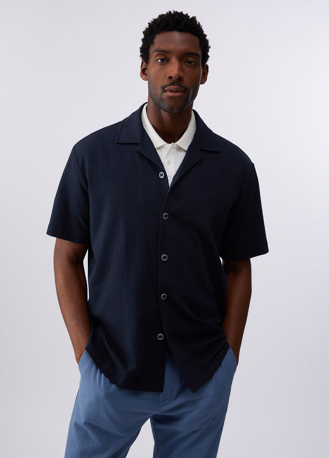 Camicia martellata da bowling fit LIU-JO, stile casual elegante, dettagli tessuto martellato, maniche lunghe e colletto classico.