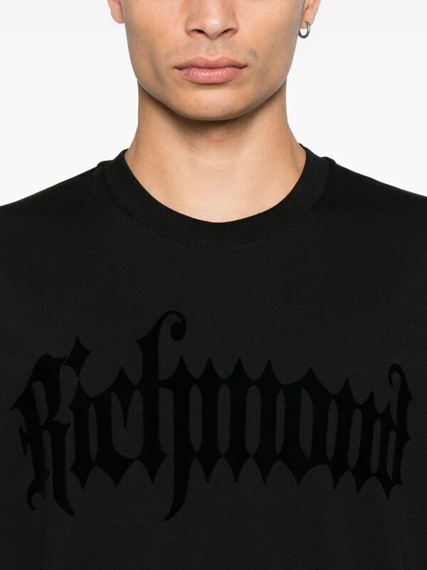 JOHN RICHMOND  t-Shirt Logo Gotico Su Tinta Grande Uomo |  JEK PIT