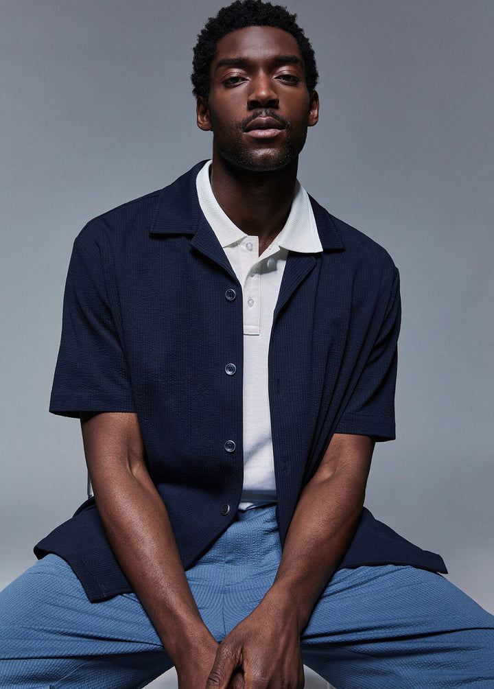 Camicia Martellata Bowling Fit di LIU-JO, stile casual elegante, in tessuto con dettagli martellati, vista frontale.