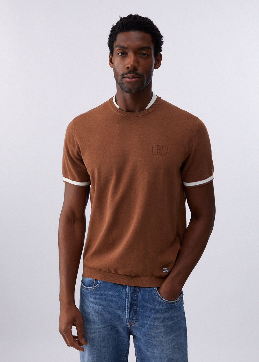 T-shirt LIU-JO in filo doppio con collo rotondo, tessuto morbido e design elegante, vista frontale.